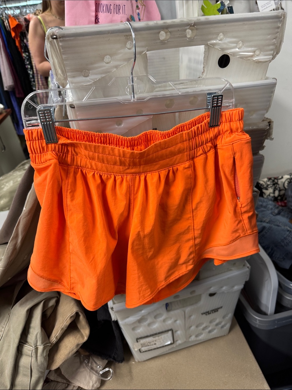 Lululemon hotty hot shorts 8 tall // 082875